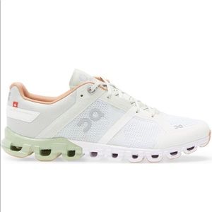 On Cloudflow Running Shoe